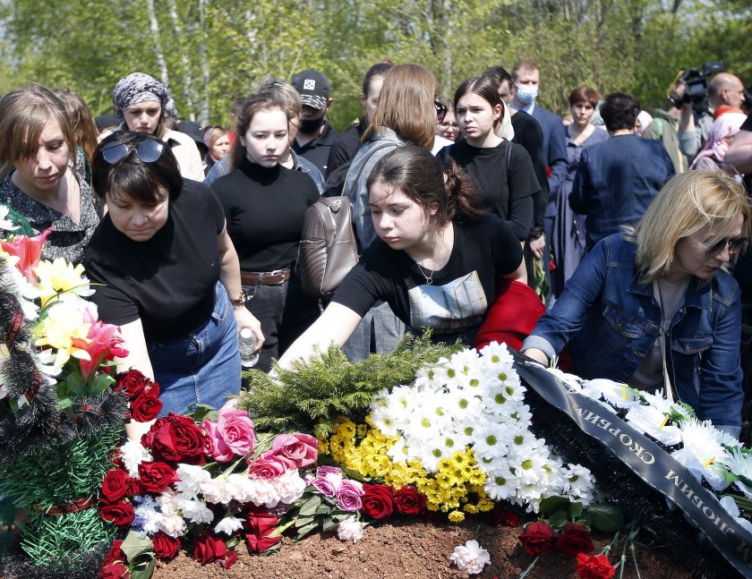Ден на траур след трагедията в училище в Казан