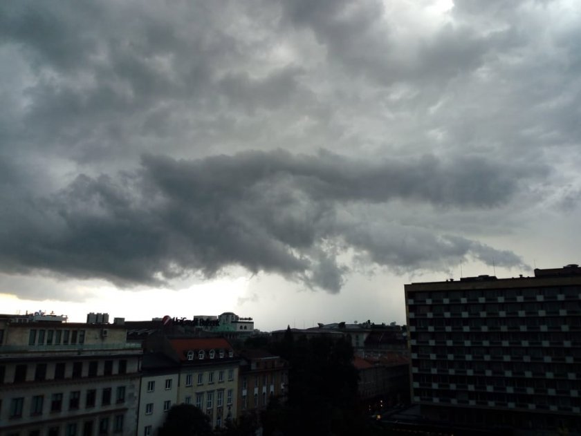 И в близките часове на много места в страната ще