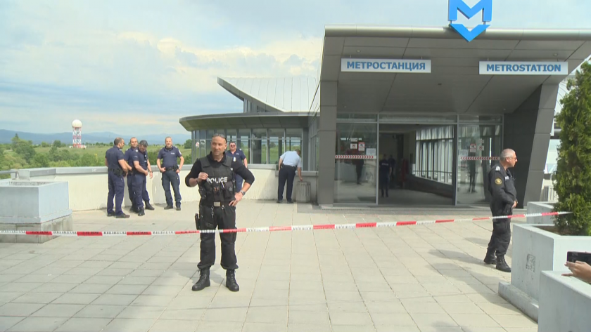 Тежък инцидент стана в столичното метро в района на Аерогарата.Към