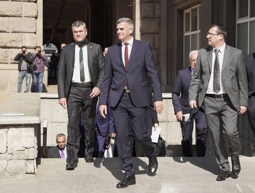 Служебното правителство ще проведе първото си заседание днес от 13.00