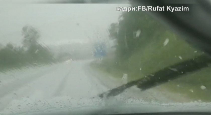 Силна градушка удари села в община Черноочене днес.Градушката е била