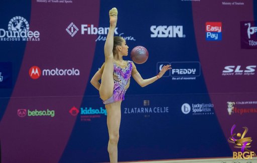 гимнастичката никол тодорова добави три златни медала