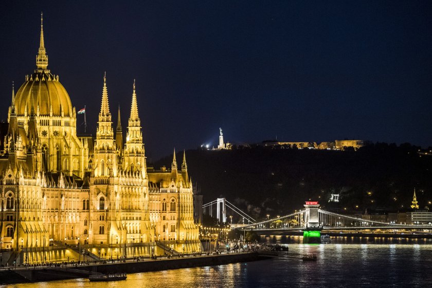 Унгарският парламент отново удължи извънредното положение, като позволи на правителството