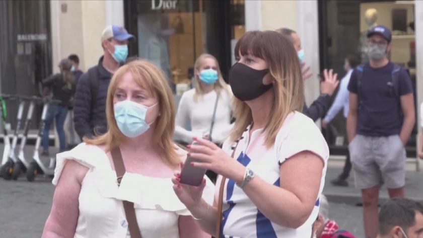 Испания обмисля отмяна на задължителното носене на маски на открито.