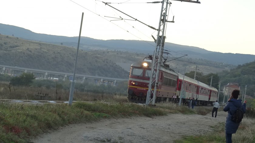 пътнически влак блокиран междугарието хан аспарух нова загора