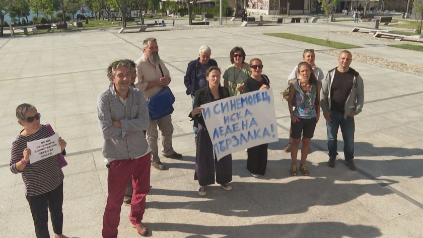 Протест в Царево срещу застрояване на терен край Синеморец. Десетки