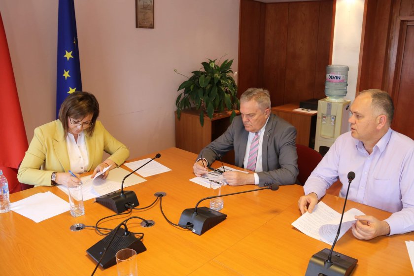БСП подписа споразумение с АБВ и “Нормална държава” на Георги Кадиев
