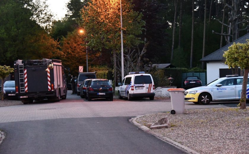 Полицията в Белгия издирва тежко въоръжен военен, заплашвал вирусолог