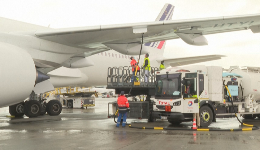 Авиокомпанията Ер Франс и енергийната корпорация Тотал осъществиха първи дълъг