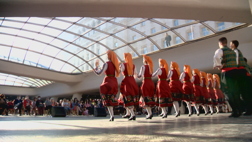 Близо 300 танцьори от детски и професионални състави от цяла