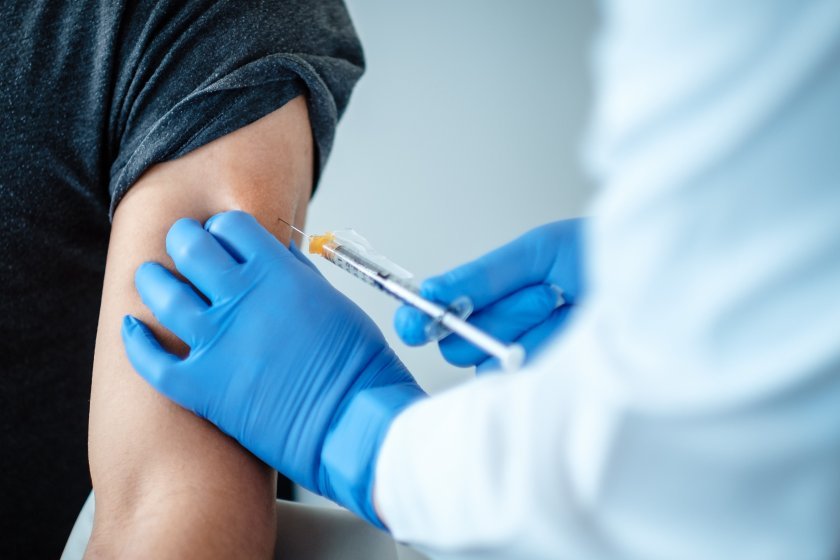 повече половината американци ваксинирани covid