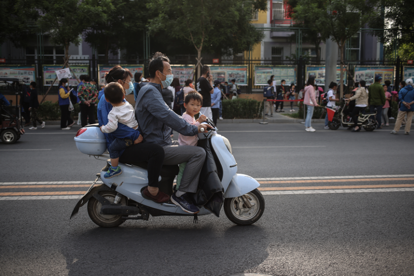 Китай облекчи политиката си за семейно планиране, за да позволи
