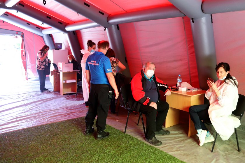 Ваксинация в парка - от днес три мобилни пункта са