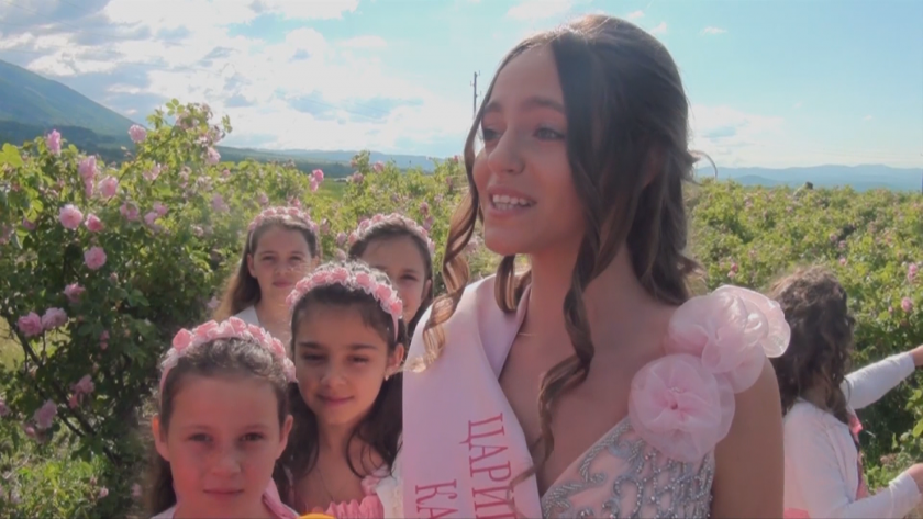 В Карлово днес е Празника на розата. Честванията се провеждат,