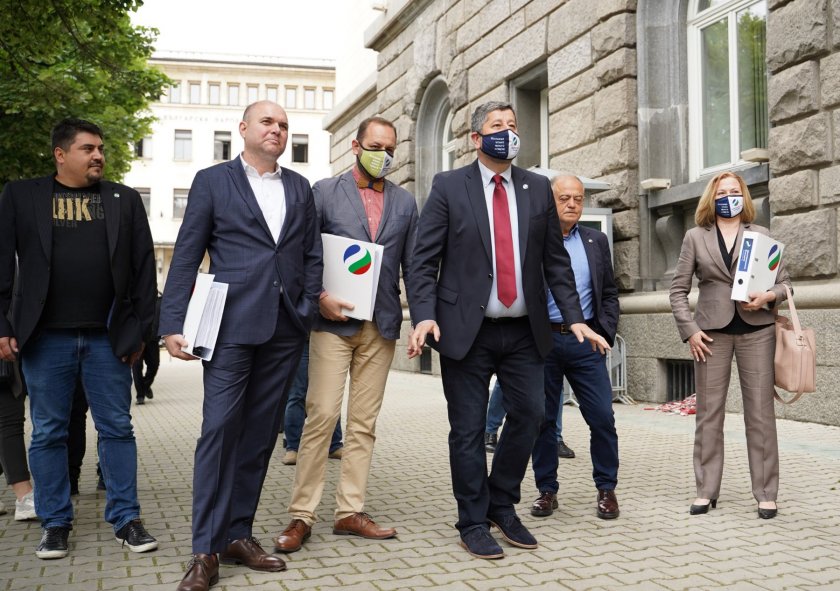 "Демократична България" се регистрира в ЦИК за вота на 11 юли