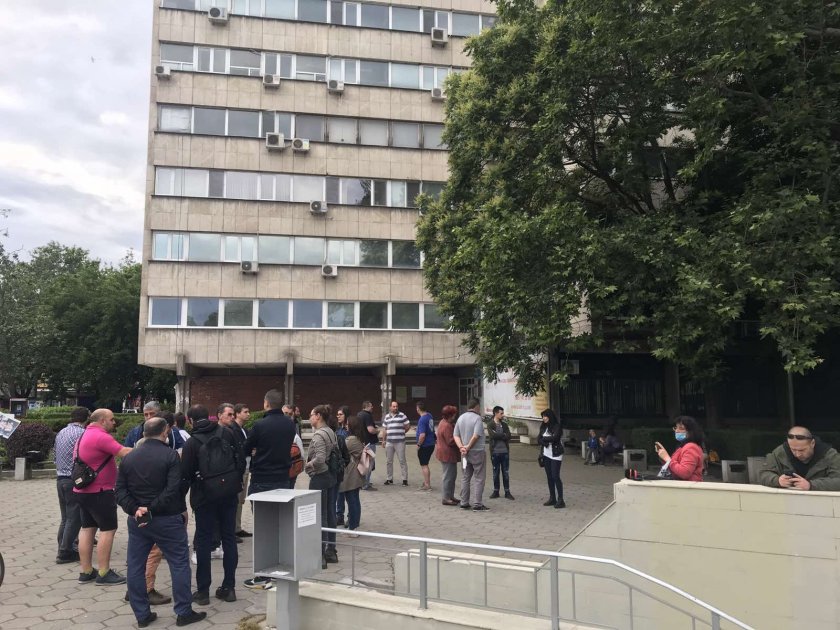 Пловдивчани се събраха на протест пред сградата на прокуратурата в