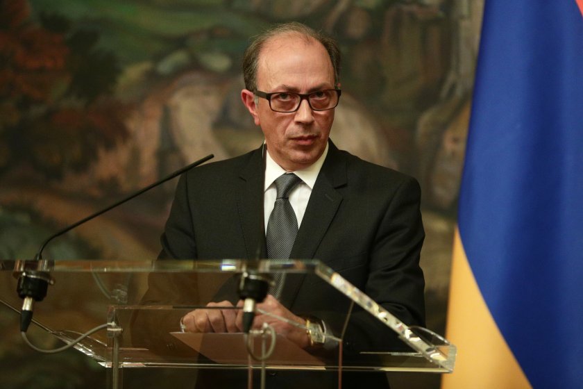 външният министър армения подаде оставка