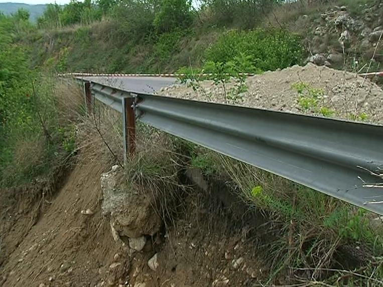 Проверка на 84 проекта за укрепване на свлачища и срутища