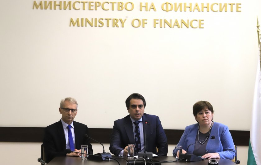 До средата на май предишното правителство е изхарчило 1 млрд.