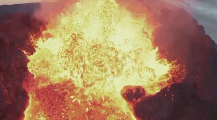 Влогърът Джоу Хелмс е заснел кратера на Фаградал-сфядл в Исландия