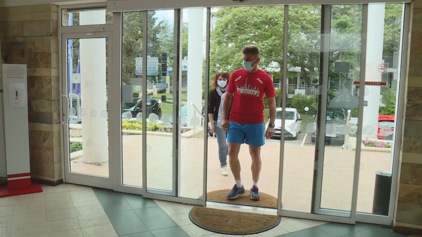 Френски пожарникари са първите туристи в Албена за сезона