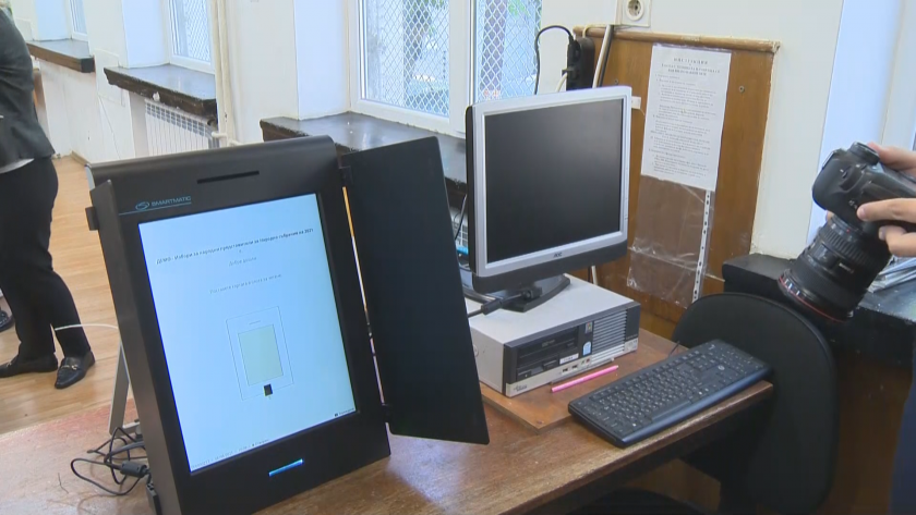 В столицата се провежда поредно пробно гласуване с машини, за