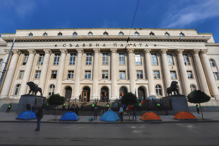 Сигнал за заложено взривно устройство в Съдебна палата - София