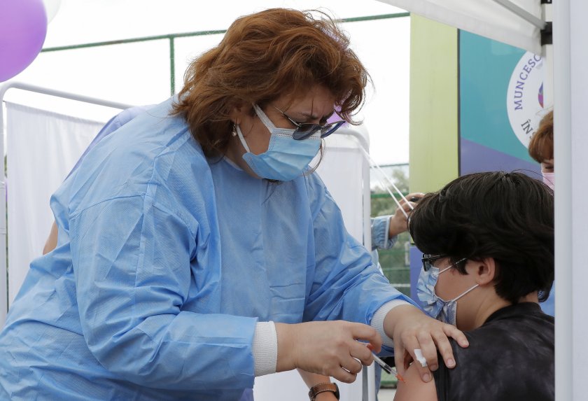 франция започва ваксинирането тийнейджъри години