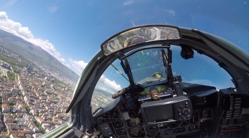 Продължава операцията по търсене и спасяване на пилота на самолет