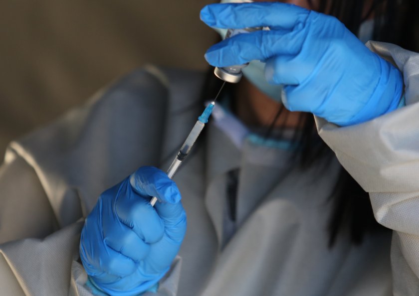 Във Варна в два мола са разкрити пунктове за ваксиниране,