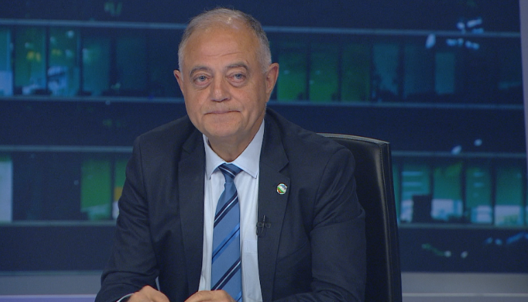 Докога някой отвън трябва да ни казва какви са ни