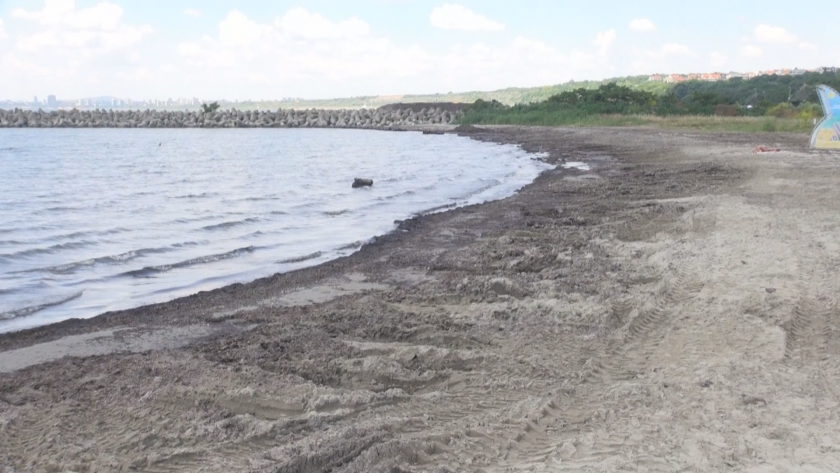 Продължават сигналите за нередности по морето, а ние продължаваме да