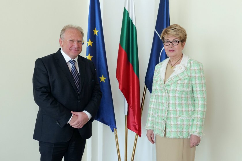 външният министър обсъди посланик митрофанова възможността възстановяване полетите българия