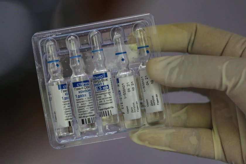 русия започва ваксинира чужденци