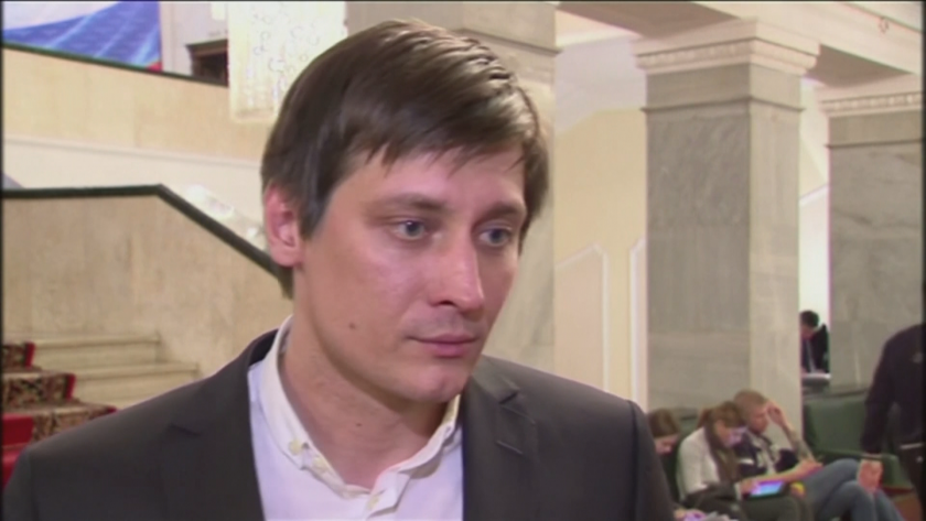 Руският опозиционен политик и бивш депутат Дмитрий Гудков напусна Русия