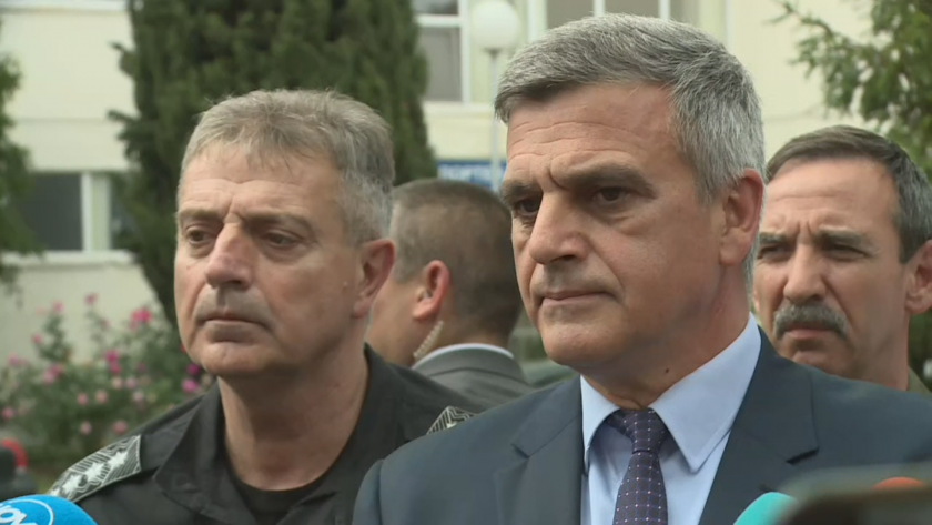 Не са големи надеждите за намиране на пилота на изтребителя, търси се и черната кутия