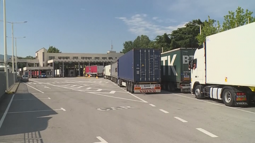 Около 2 км е опашката на ГКПП Кулата към 12