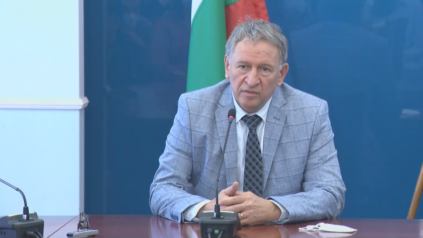 Министърът на здравеопазването д-р Стойчо Кацаров дава брифинг в министерството.Той