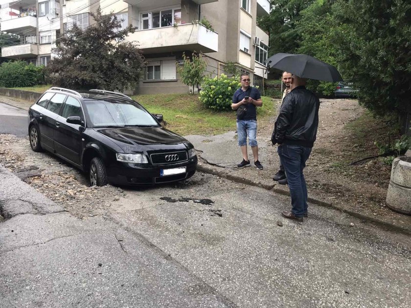 Наводнени къщи и разрушени пътища след пороя във Велико Търново