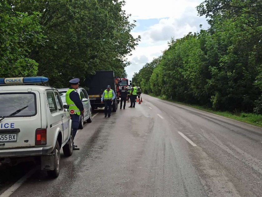 Двама души загинаха при тежка катастрофа на пътя Русе -