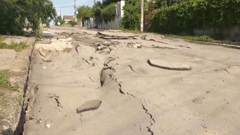 Лом продължава да се възстановява след силната буря, която вилня