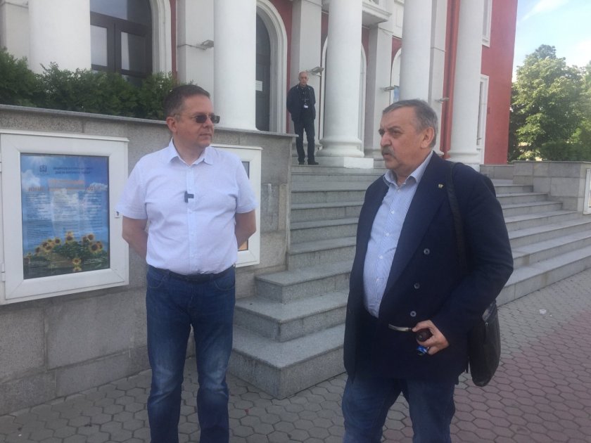 Проф. Кантарджиев консултира организацията на масовата ваксинация в София