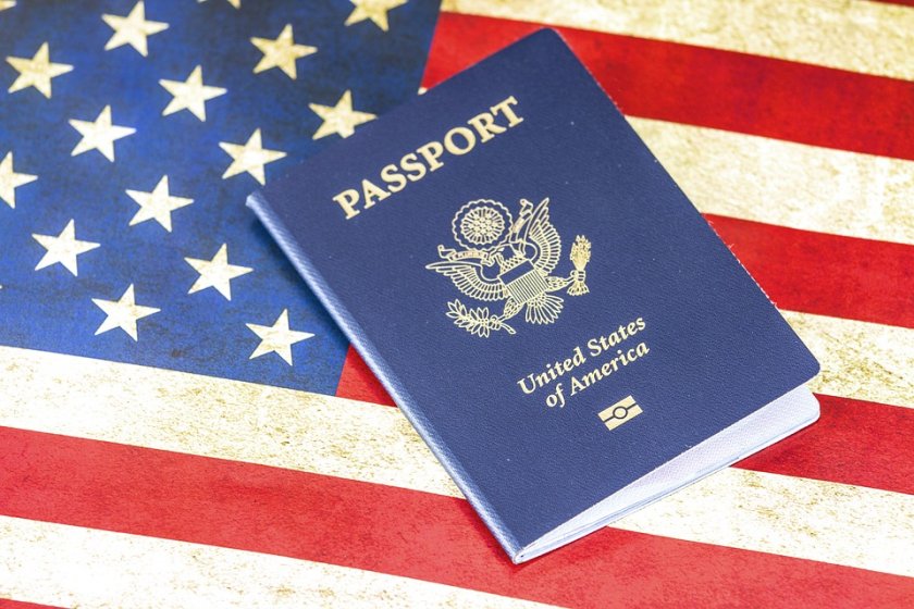 Държавният секретар Антъни Блинкен обяви, че притежателите на паспорти в