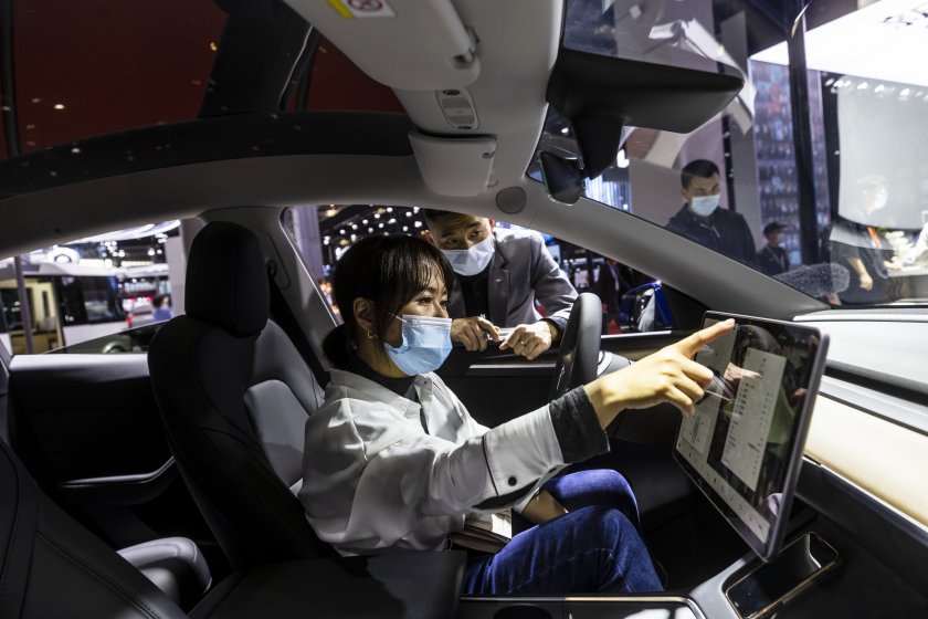 тесла изтегля 285 000 коли китайския пазар заради проблеми софтуера