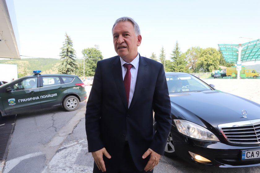 Стойчо Кацаров: От днес в България ще се влиза по нов начин