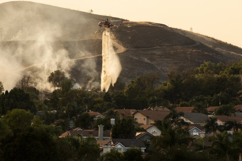 В американския щат южна Калифорния пожар изпепели 7600 декара треви