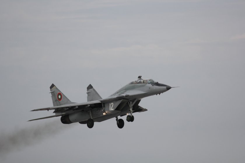Черната кутия на катастрофиралия МиГ-29 ще бъде предадена на разследващия