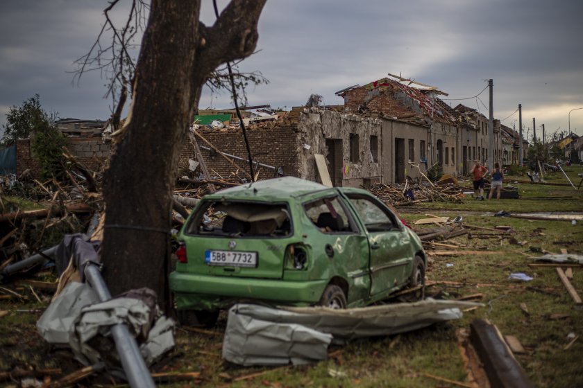Опустошително торнадо: 4 души загинаха, над 100 са ранени в Чехия