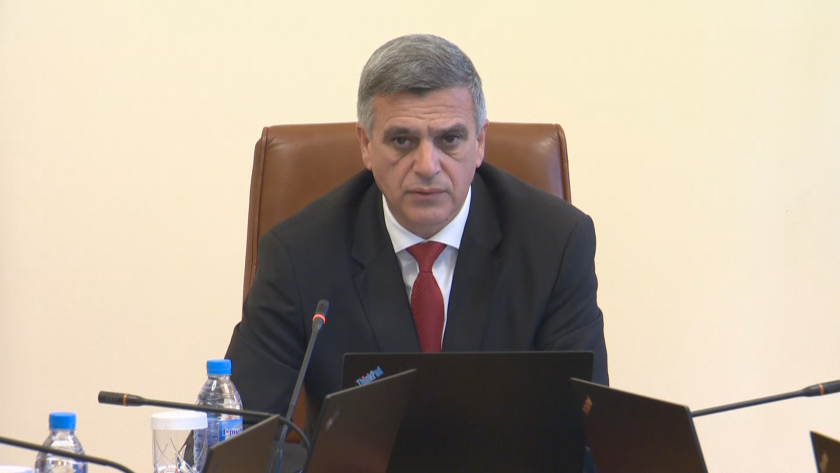 Всички 1637 машини, необходими за изборите, са вече тук. Това