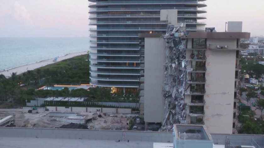 Частичното рухналата сграда в Маями беше изцяло съборена, преди да